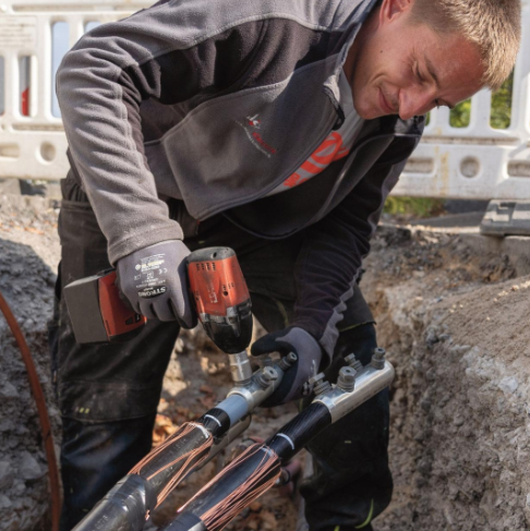 Cable accessory installation service